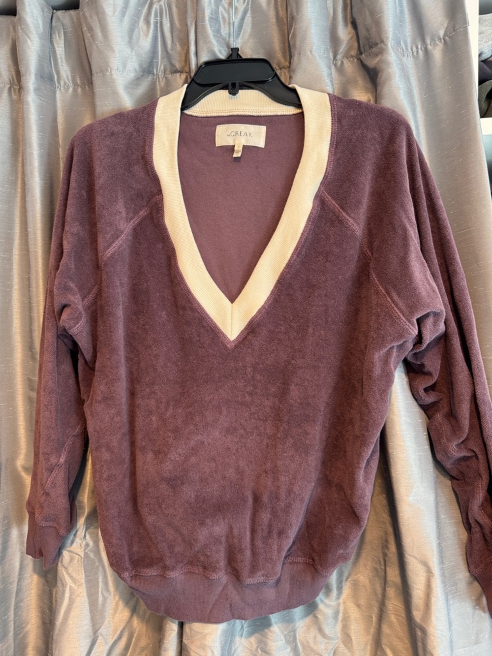 The Great Microterry V-Neck Sweatshirt in Vintage Mulberry size 1/S - Picture 2 of 5